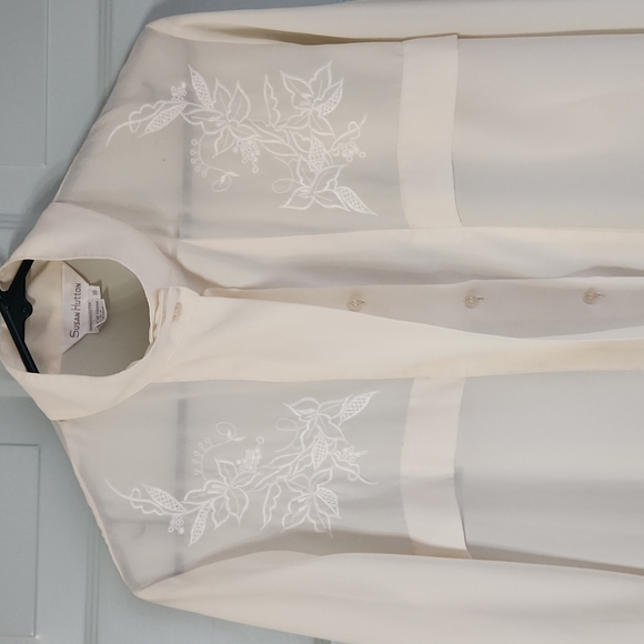 Susan Hutton, Woman's Sz 10, Cream, 100% Polyester, Top 1/3 Embrodiered Blouse - Picture 2 of 11